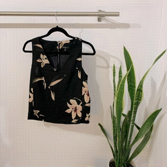 Dynamite medium top - V neck - Back lace - Picture 1 of 5